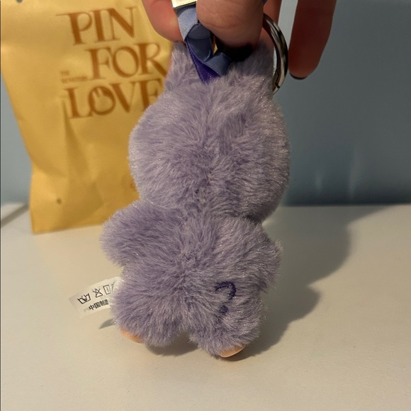 Pin For Love “?” Labubu - Picture 3 of 8